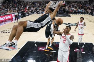 更是一个 更是一个